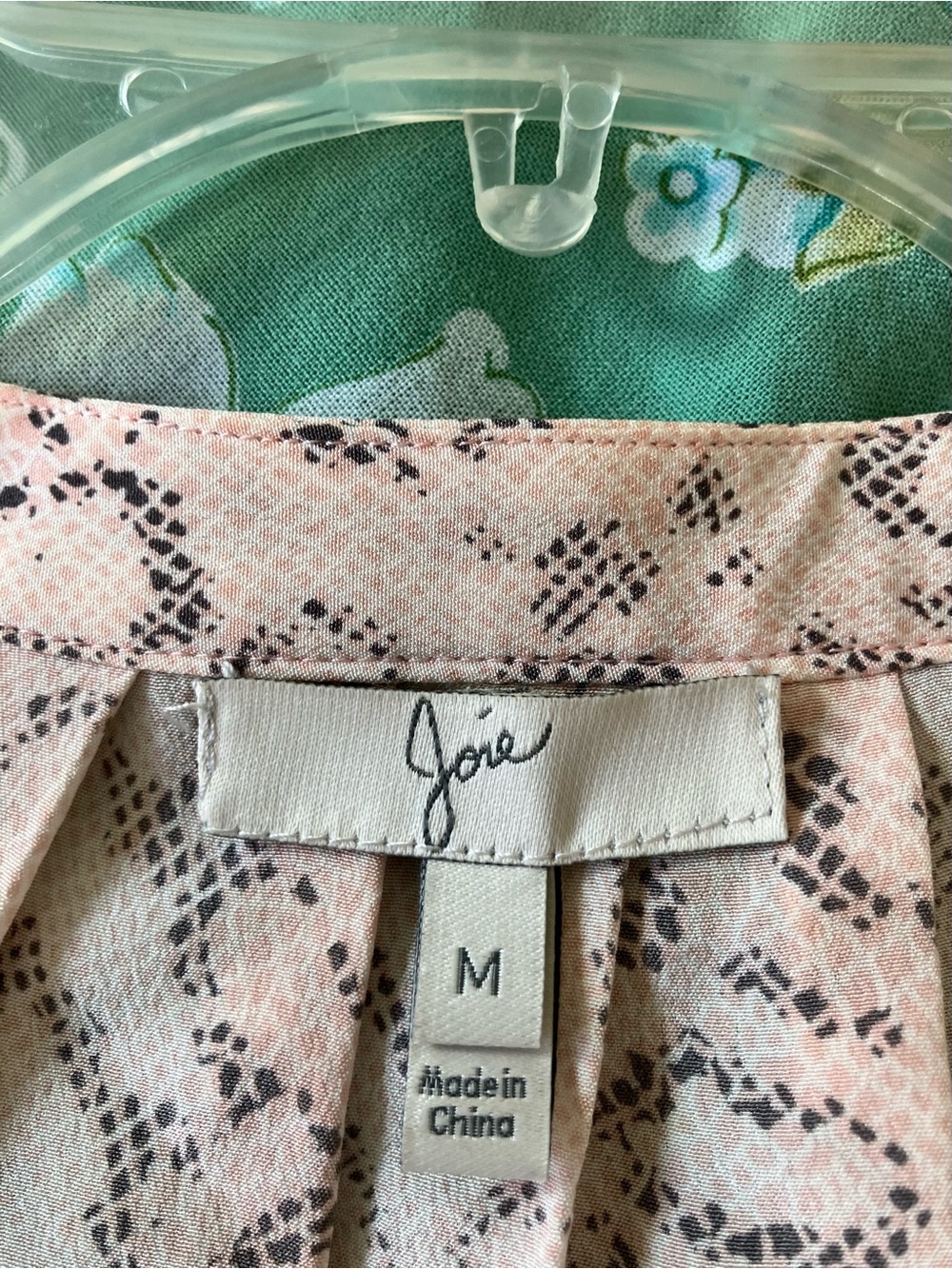 Light pink Snake-Print Reptile Joie silk blouse NWOT - Picture 2 of 8